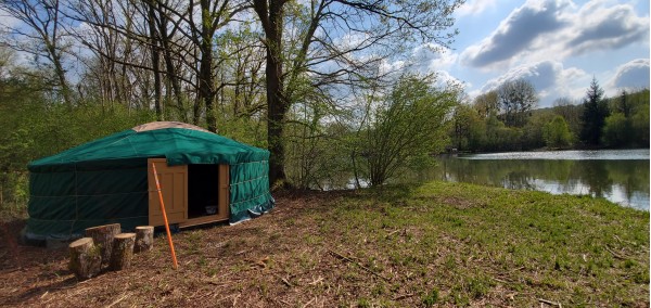 Unusual night in ile de france : Yurt rental at the water's edge