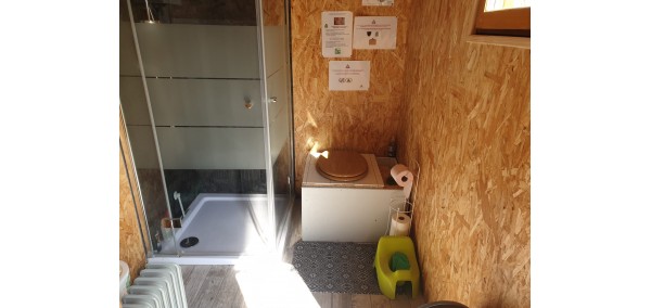 Salle d'eau et toilette sèche
