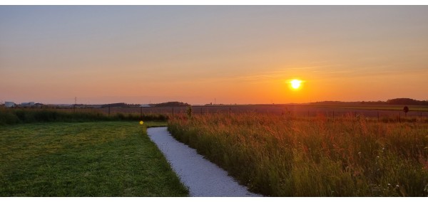 Vue sur campagne environnante et coucher de soleil