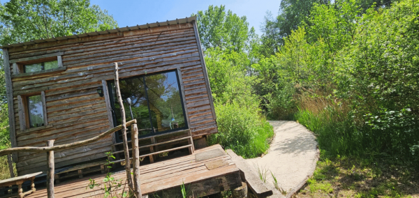 Unusual night in Île-de-France – Tiny house by the water near Provins